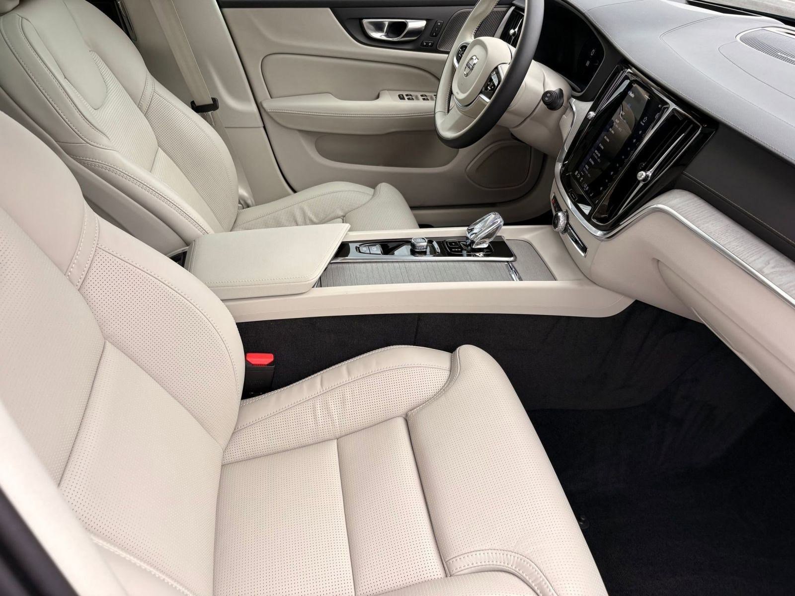 Certified 2025 Volvo V60 B5 Cross Country Ultra w/ Protection Package Premier image 26