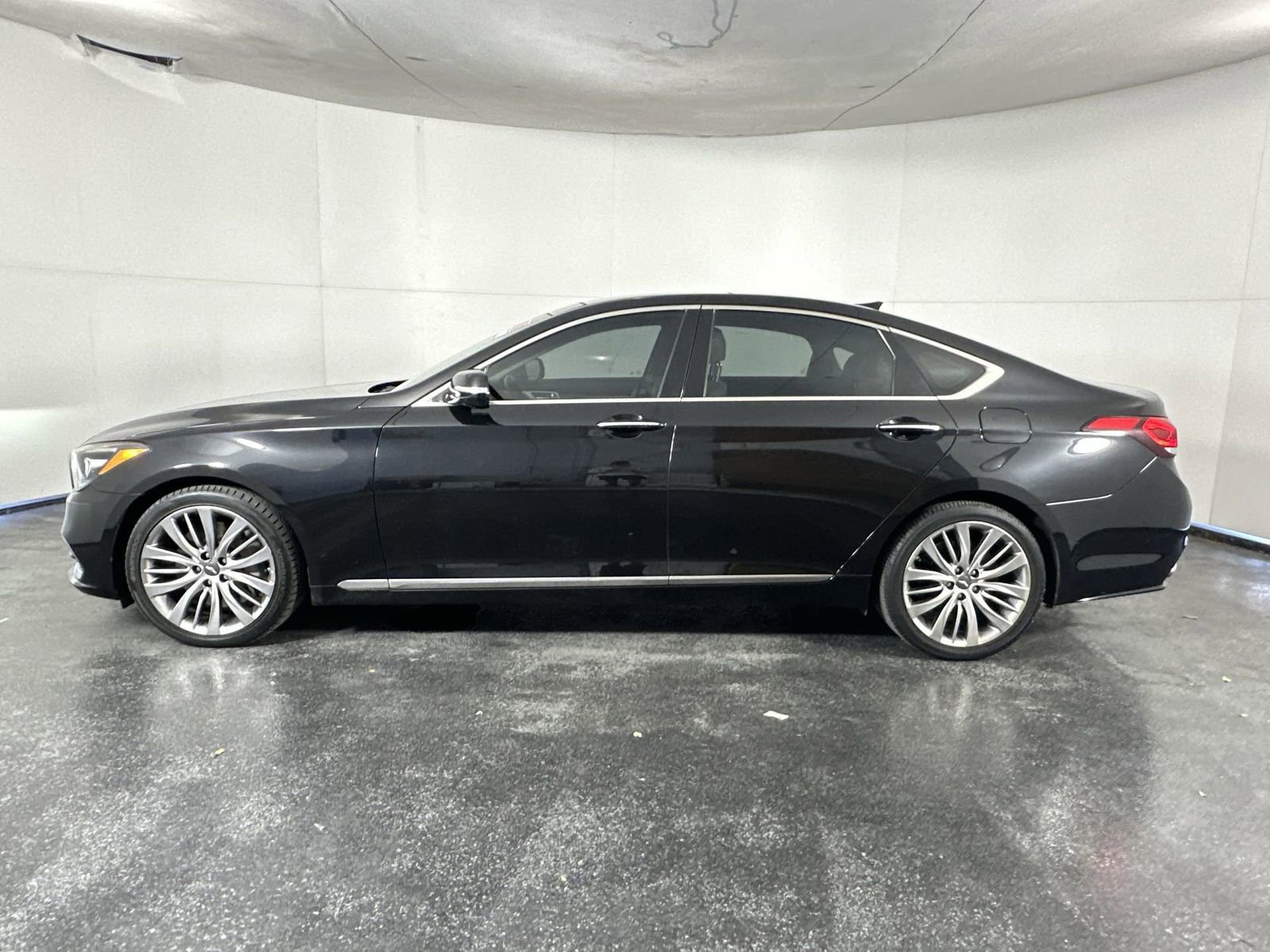 Used 2018 Genesis G80 5.0 Ultimate image 8