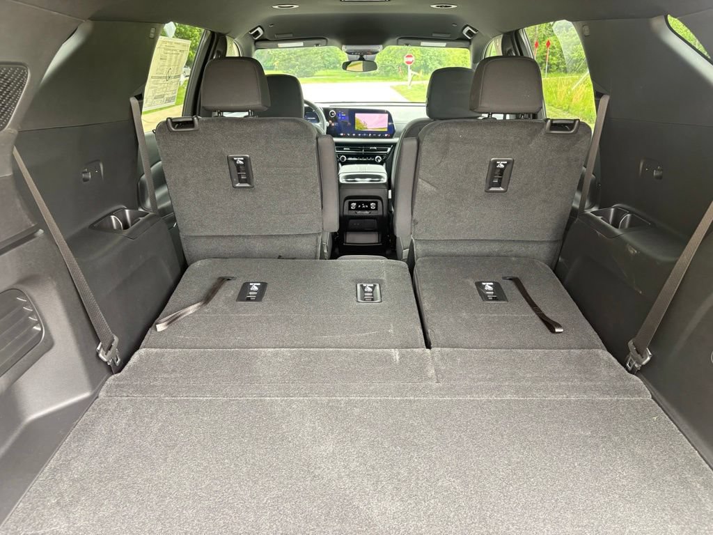 New 2026 Chevrolet Traverse LT w/ LPO, Floor Liner Package FWD image 48