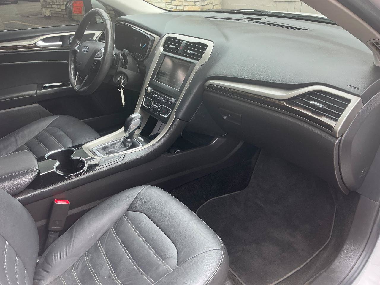 Used 2016 Ford Fusion SE w/ Equipment Group 202A FWD image 9