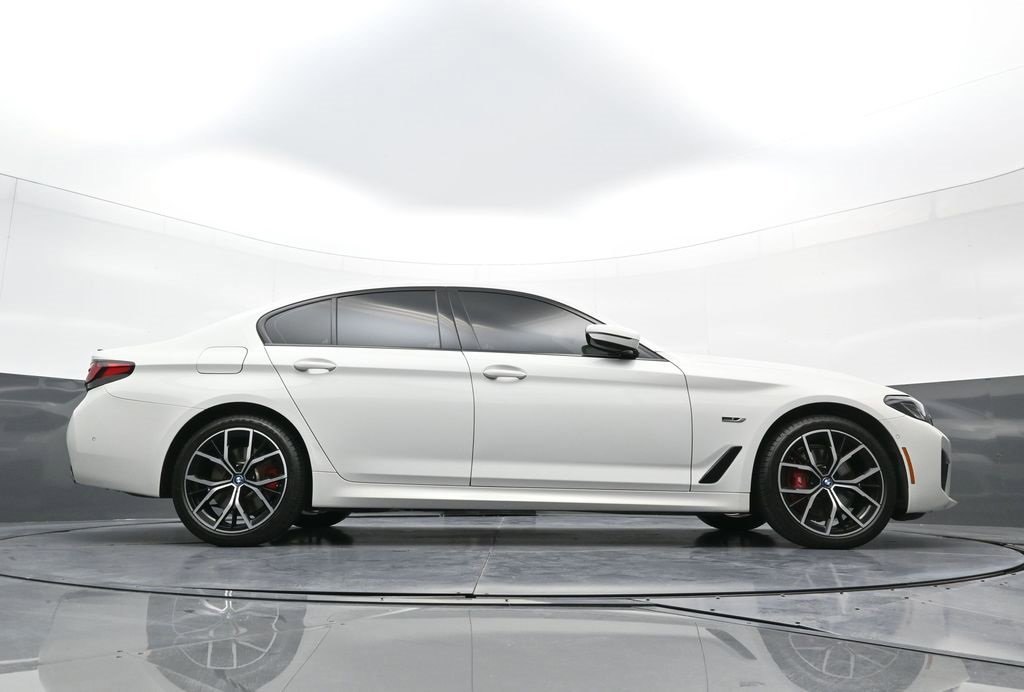 Used 2023 BMW 530e xDrive w/ Premium Package image 30