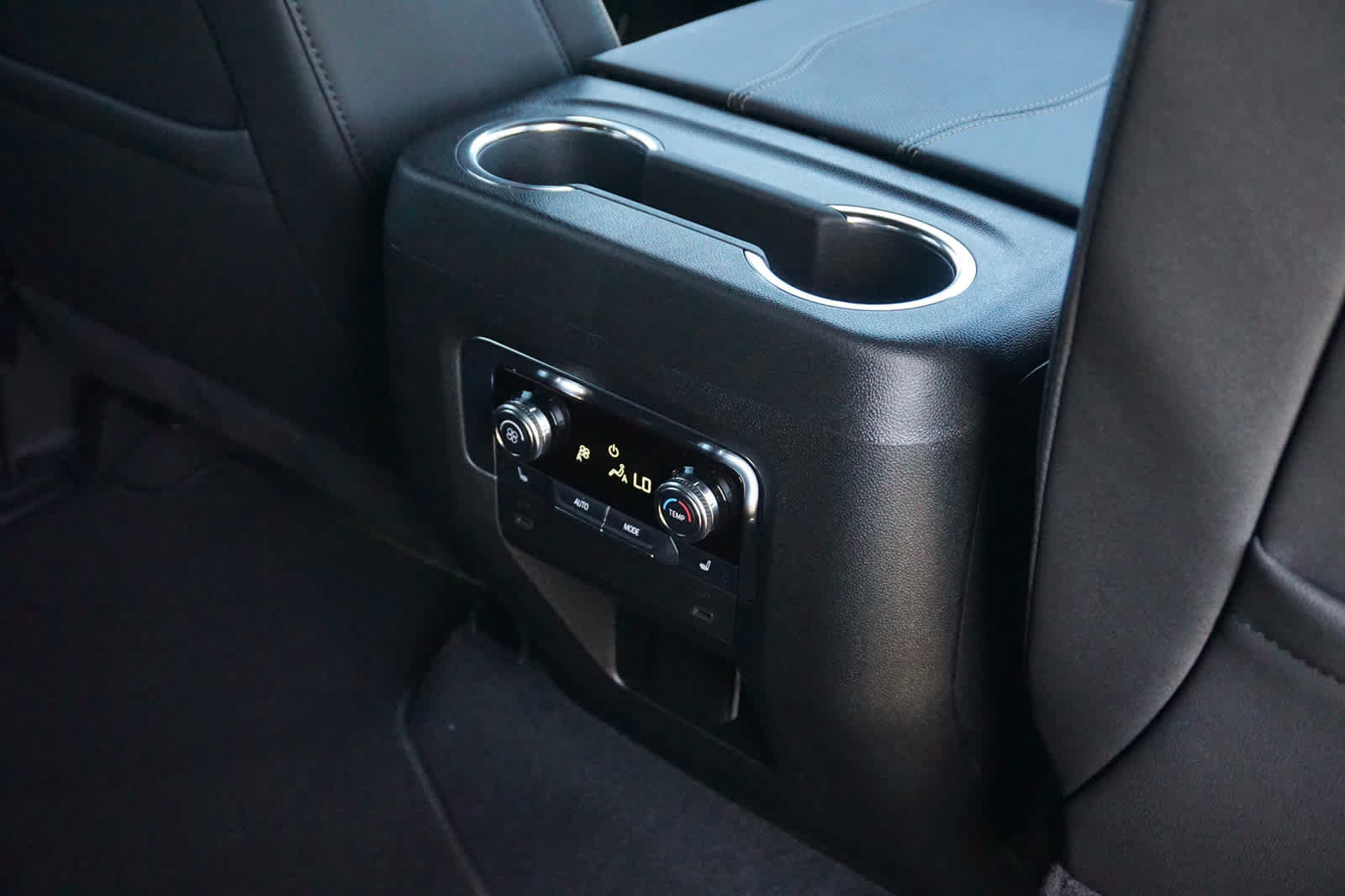 New 2027 GMC Yukon Elevation w/ Technology Package AWD/4WD image 32