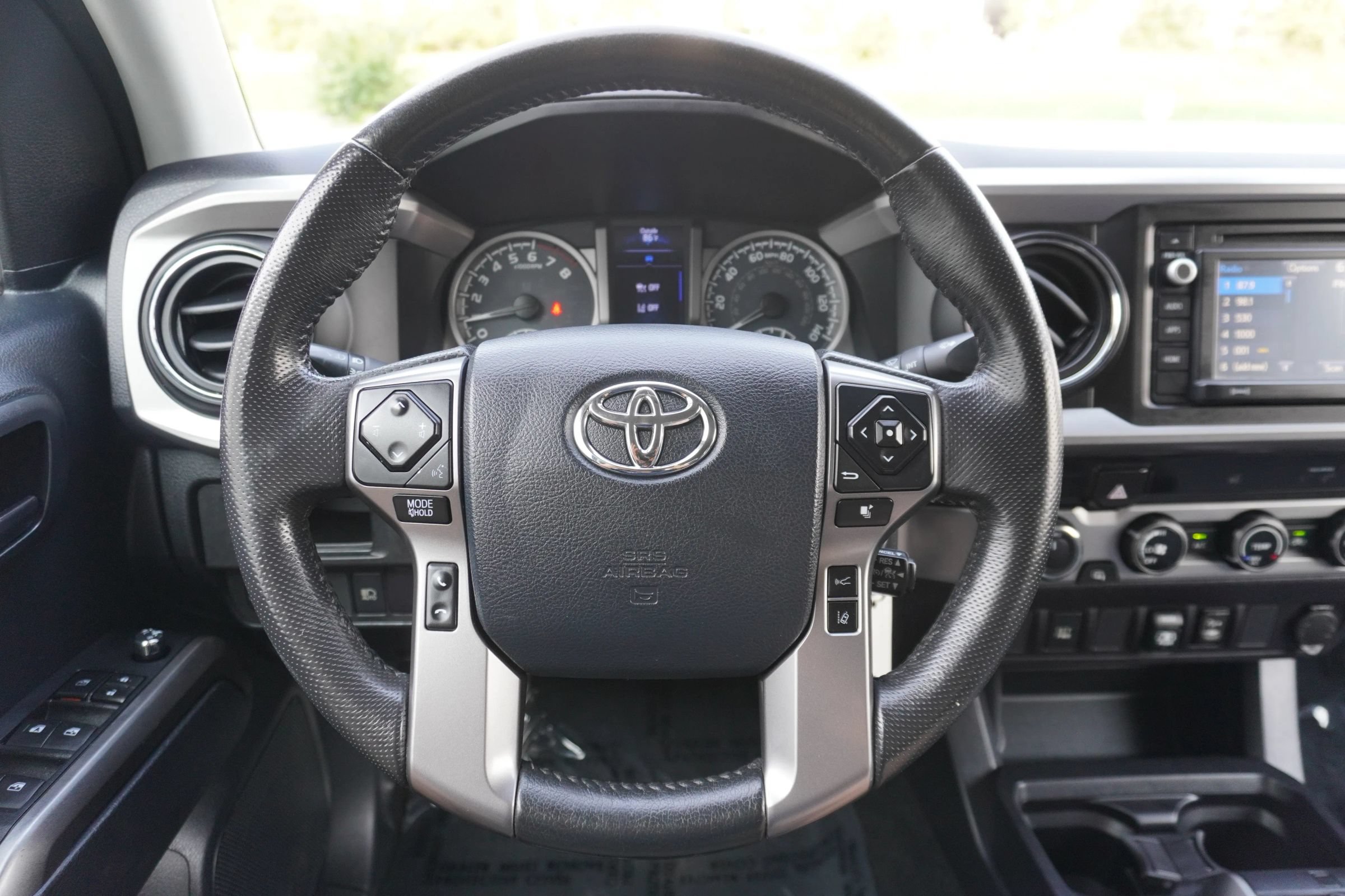 Used 2018 Toyota Tacoma SR5 AWD/4WD image 19