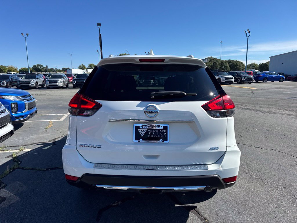 Used 2017 Nissan Rogue S w/ S Appearance Package AWD/4WD image 5