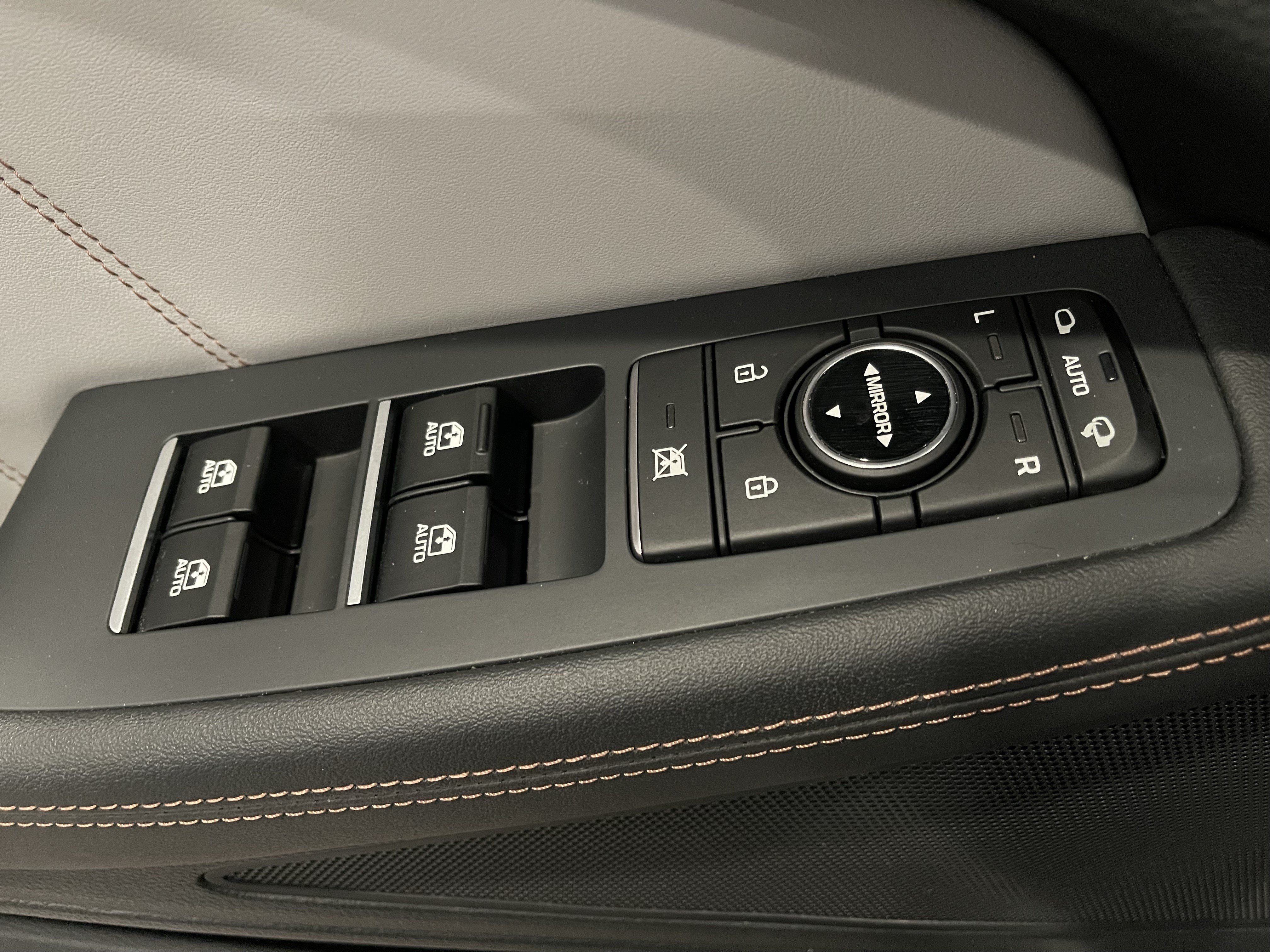 Used 2019 Genesis G80 3.3T Sport RWD image 11