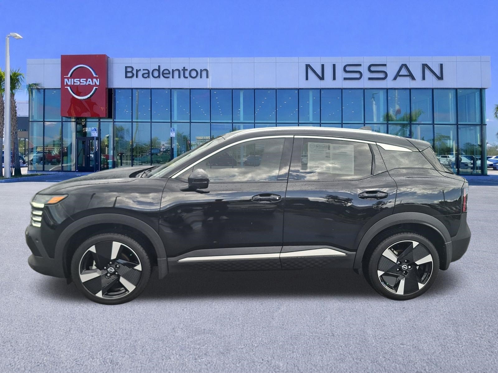 Used 2025 Nissan Kicks SR AWD/4WD image 8