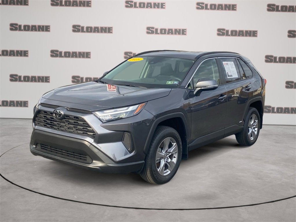 Used 2025 Toyota RAV4 XLE image 1