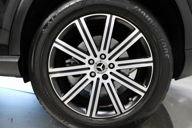 Used 2024 Mercedes-Benz GLE 450e 4MATIC w/ Warmth & Comfort Package image 35