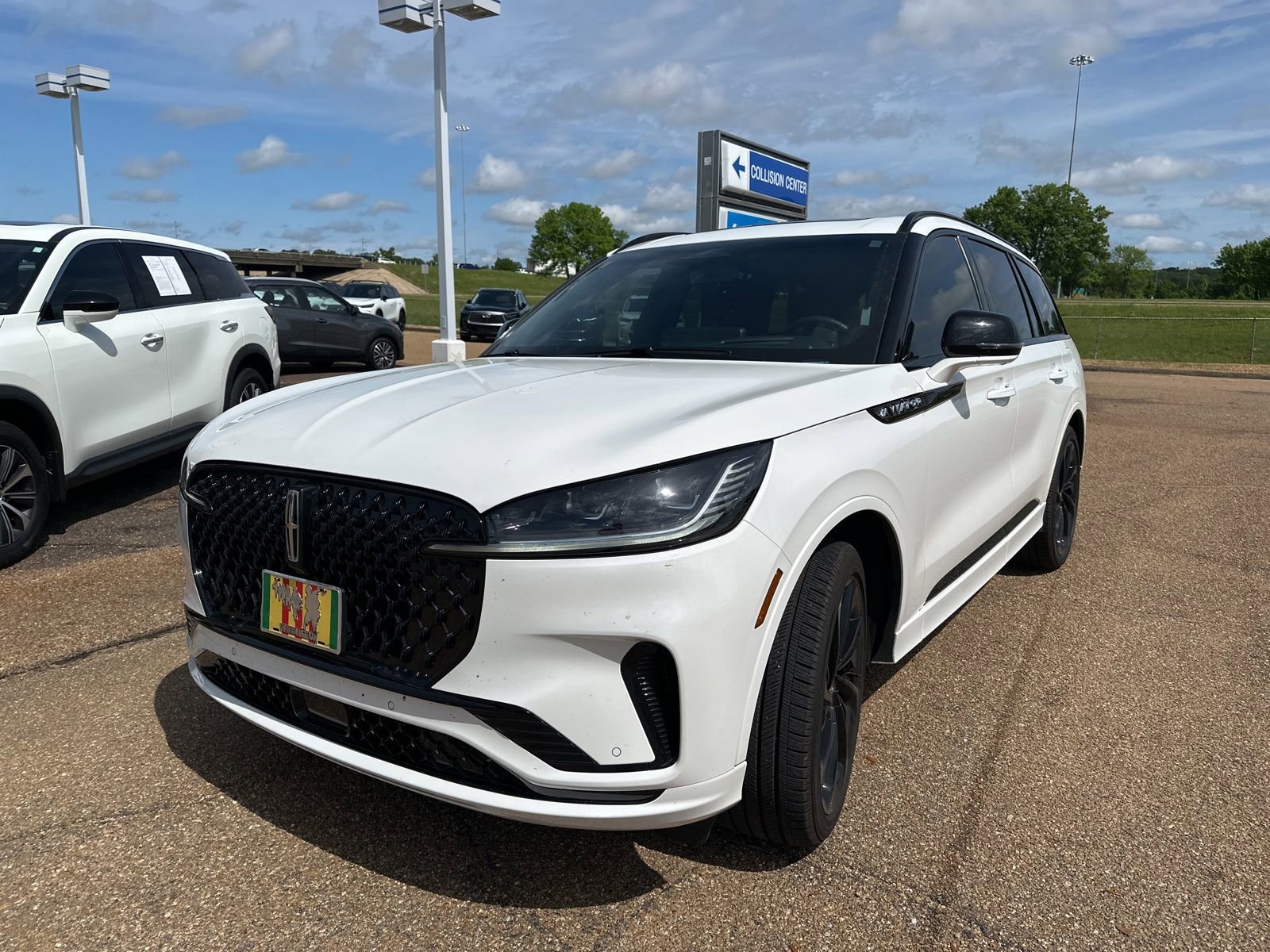 Used 2025 Lincoln Aviator Reserve w/ Luxury Package RWD image 2