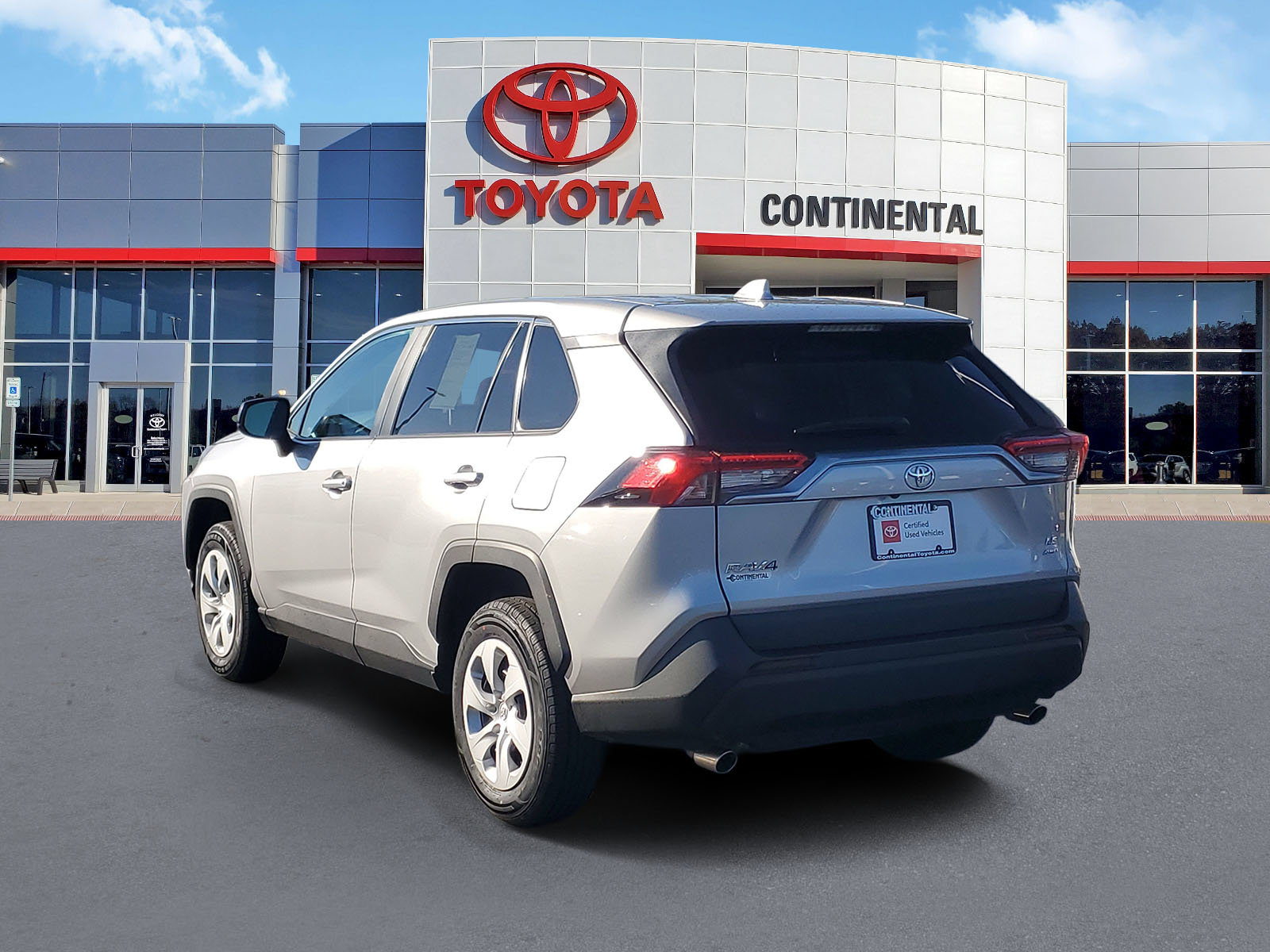 Certified 2025 Toyota RAV4 LE AWD/4WD image 4