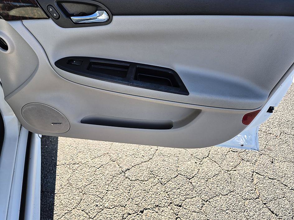 Used 2012 Chevrolet Impala LTZ FWD image 32