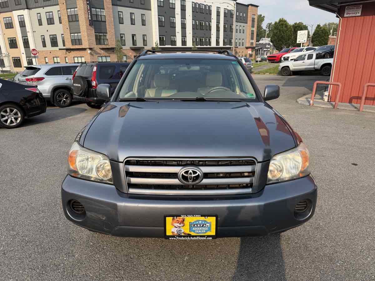 Used 2005 Toyota Highlander 2WD V6 w/ 3rd Row image 2