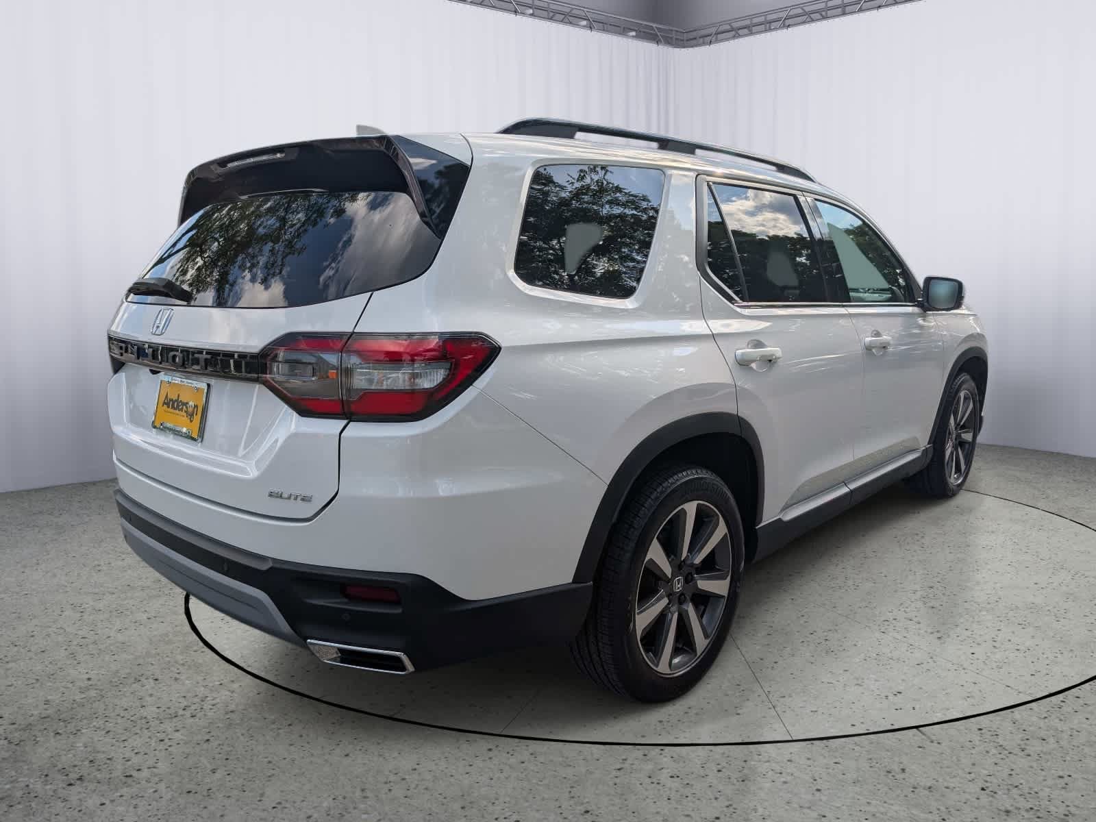 Certified 2023 Honda Pilot Elite image 3