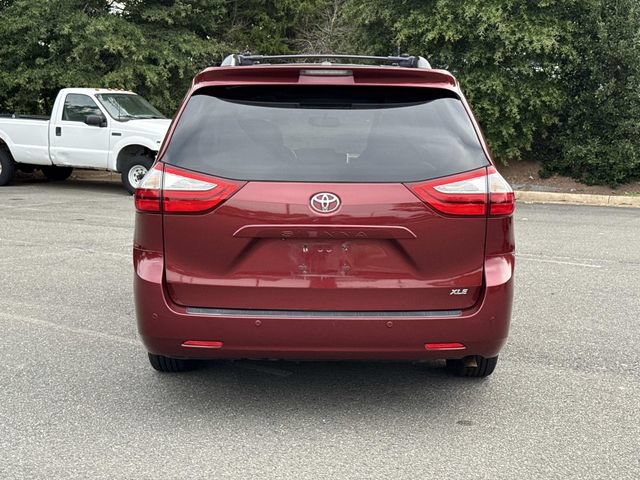 Used 2015 Toyota Sienna XLE Premium FWD image 3