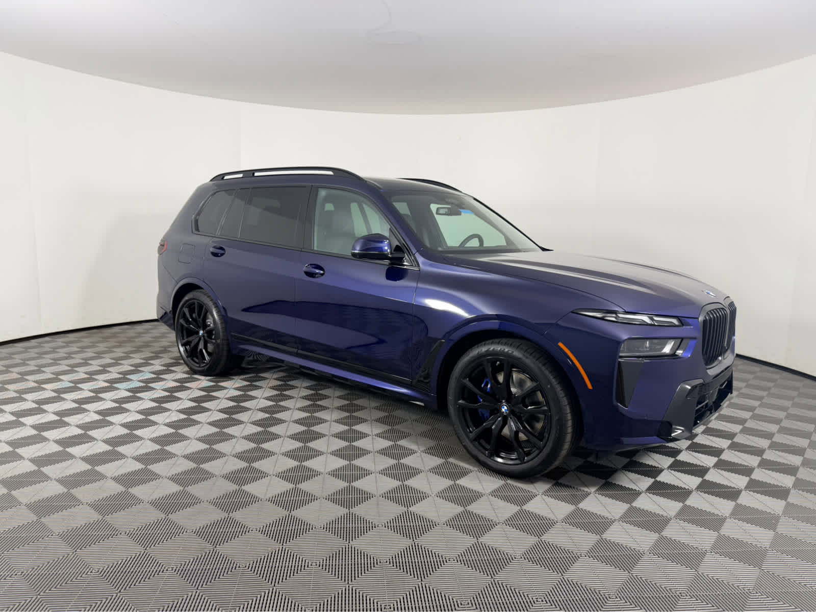 New 2026 BMW X7 xDrive40i w/ M Sport Package AWD/4WD image 2