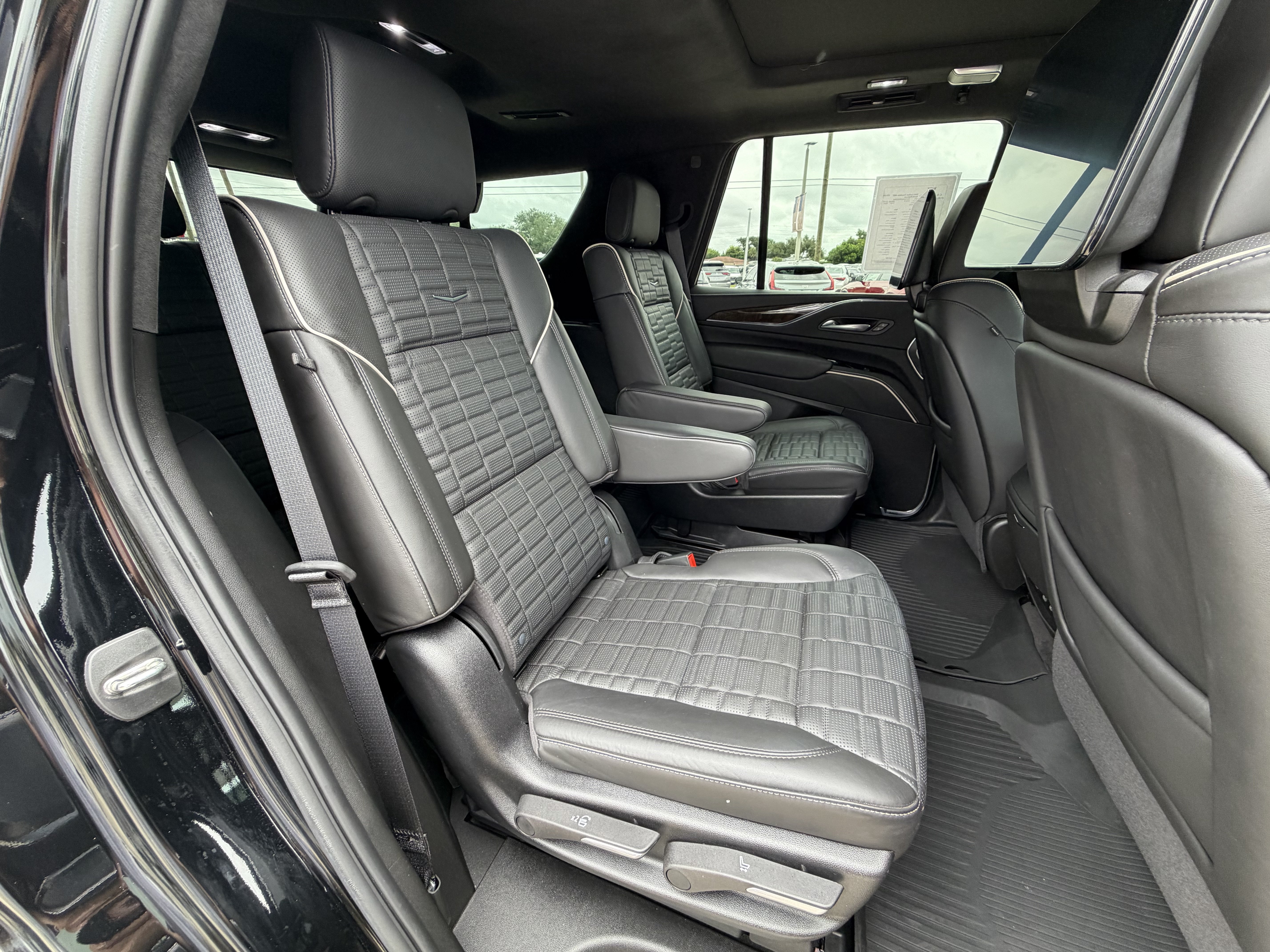 Certified 2024 Cadillac Escalade Sport Platinum w/ LPO, ONYX Package AWD/4WD image 19