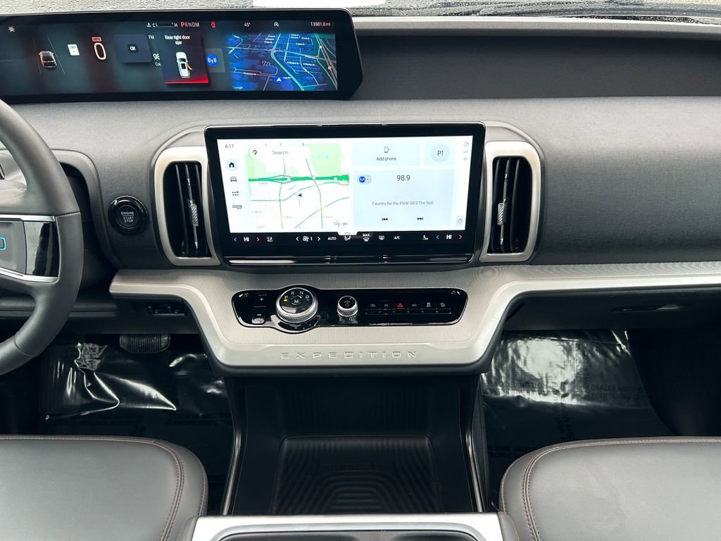 Used 2025 Ford Expedition Active image 12