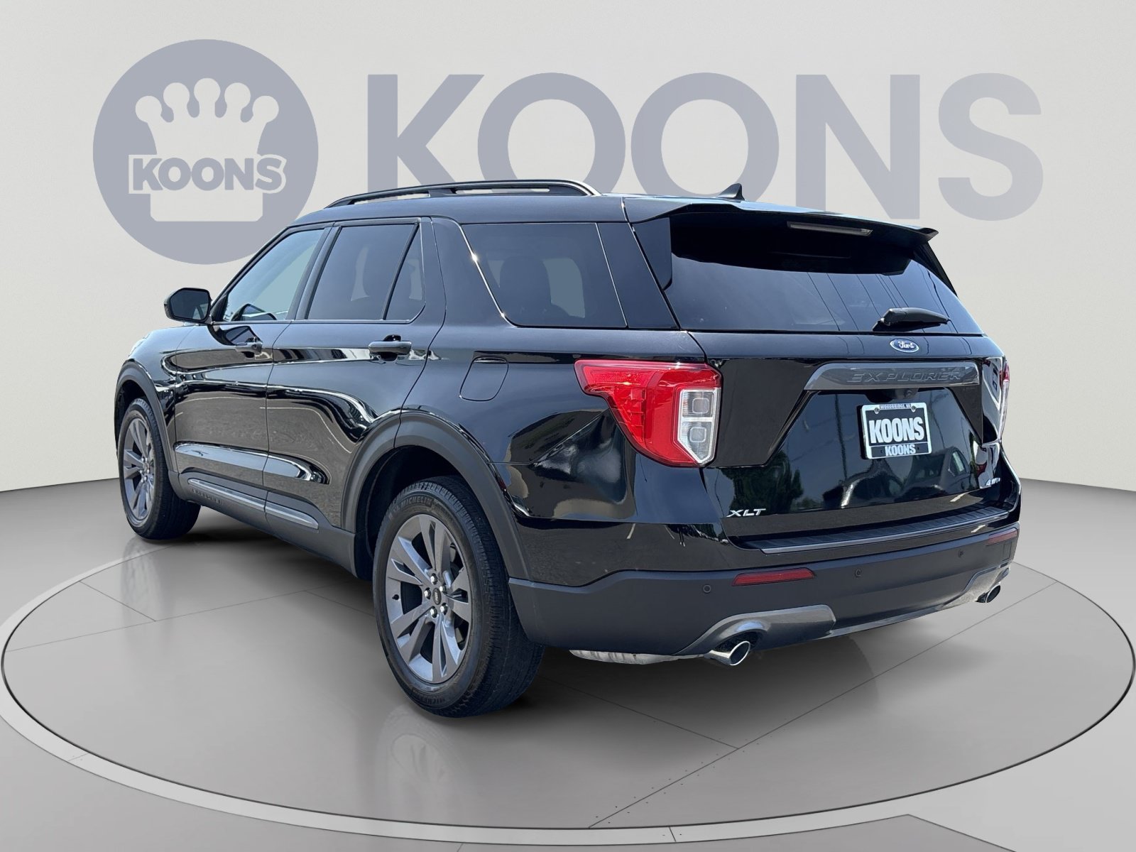 Used 2024 Ford Explorer XLT w/ Equipment Group 202A AWD/4WD image 4