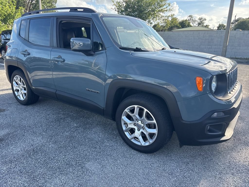 Used 2017 Jeep Renegade Latitude w/ Safety & Security Group FWD image 4