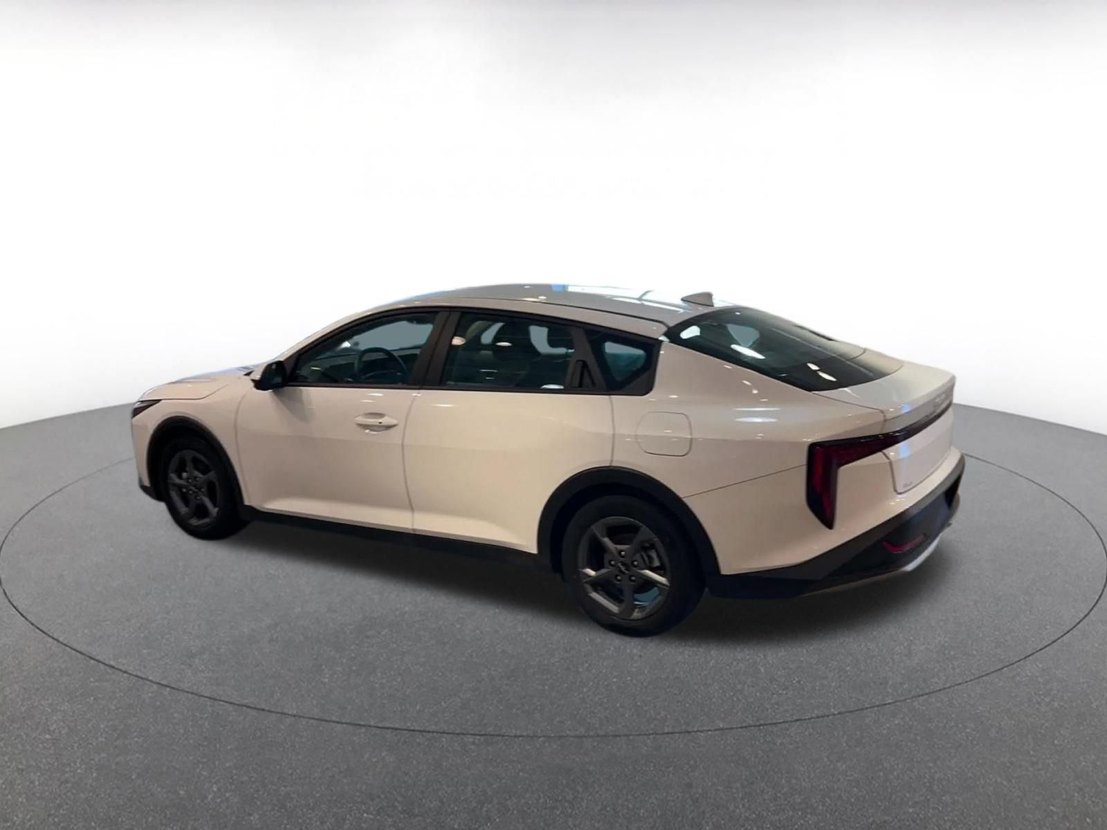 Used 2025 Kia K4 LXS image 10