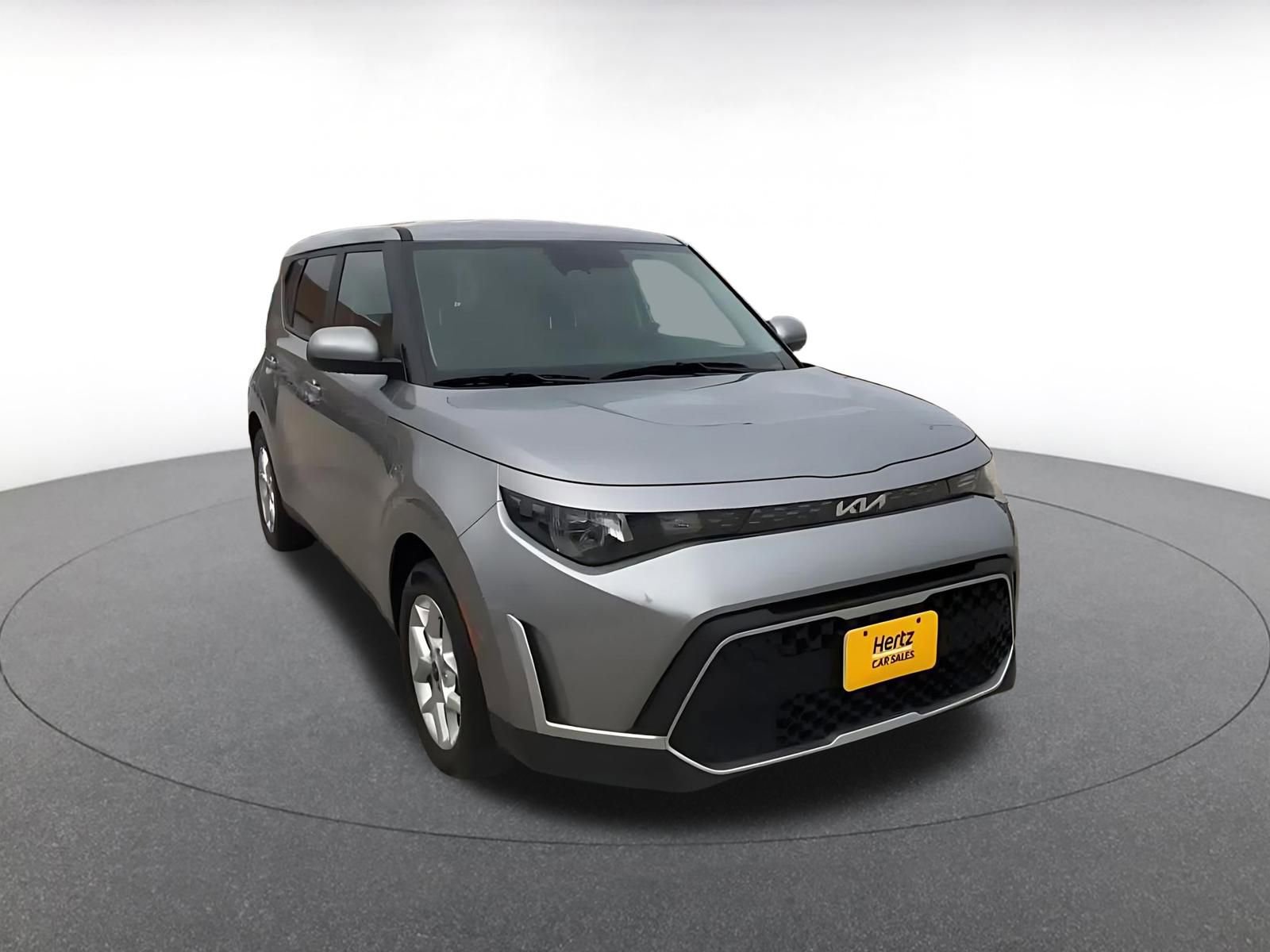 Used 2024 Kia Soul LX w/ Option Group 015 FWD image 3