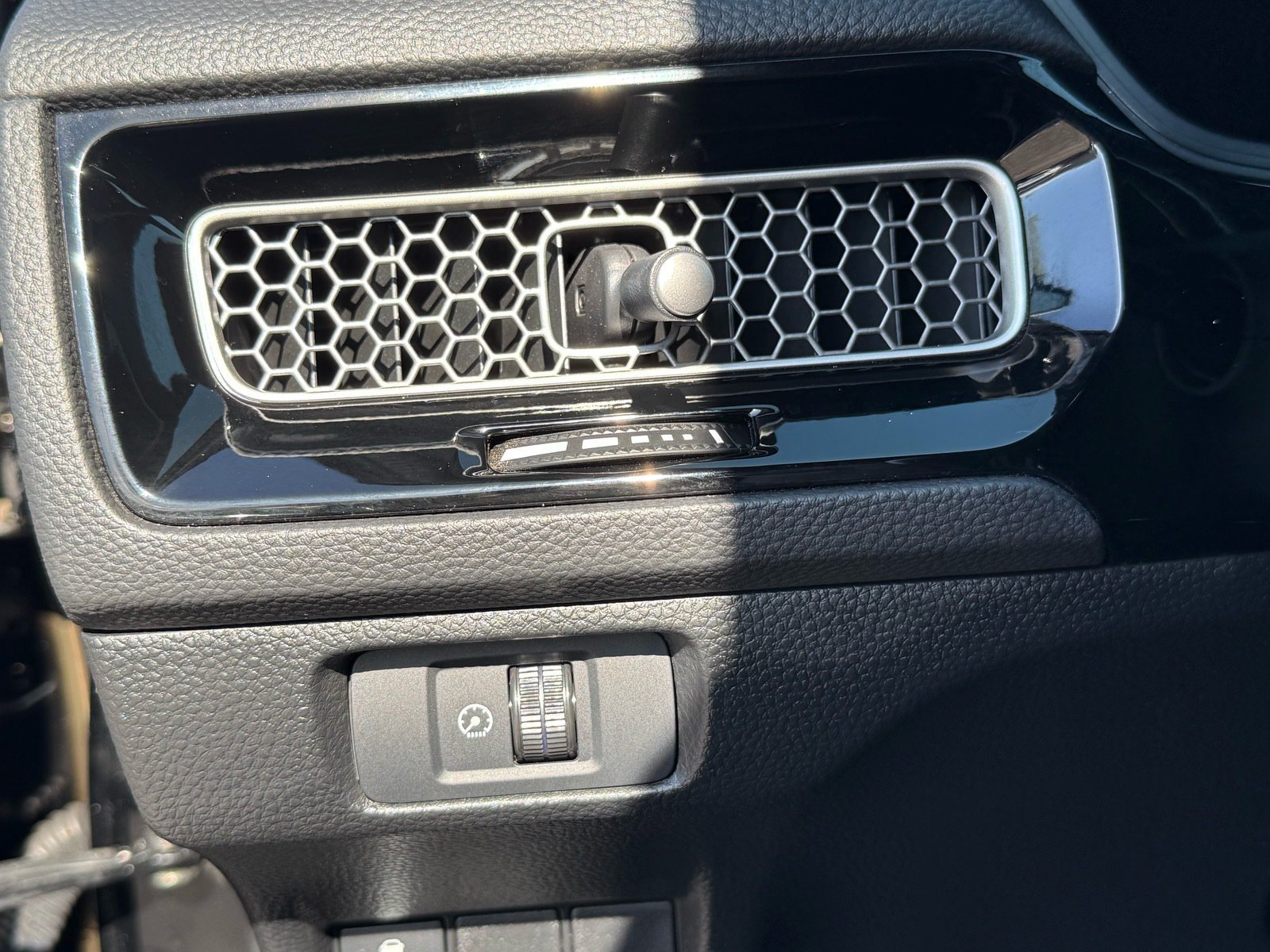 Used 2025 Honda Civic Sport image 15