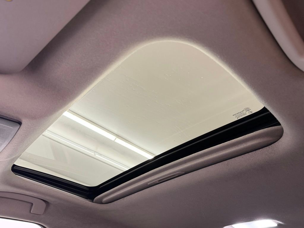 Used 2020 Nissan Sentra SR w/ Premium Package image 23