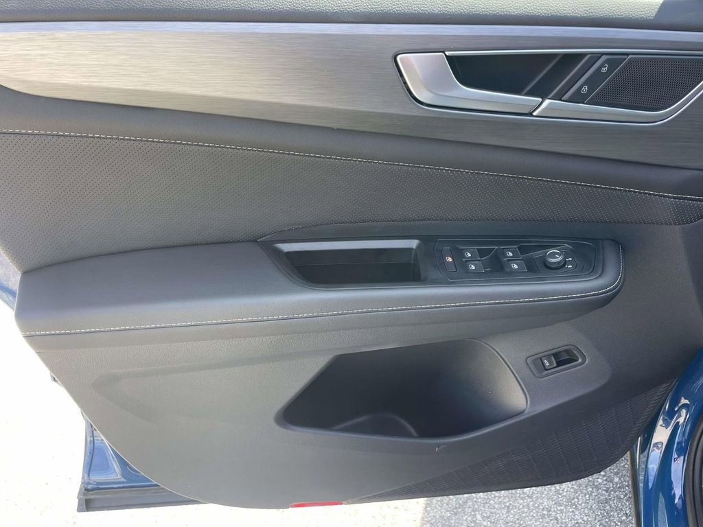 Used 2025 Volkswagen Atlas Cross Sport SE FWD image 15