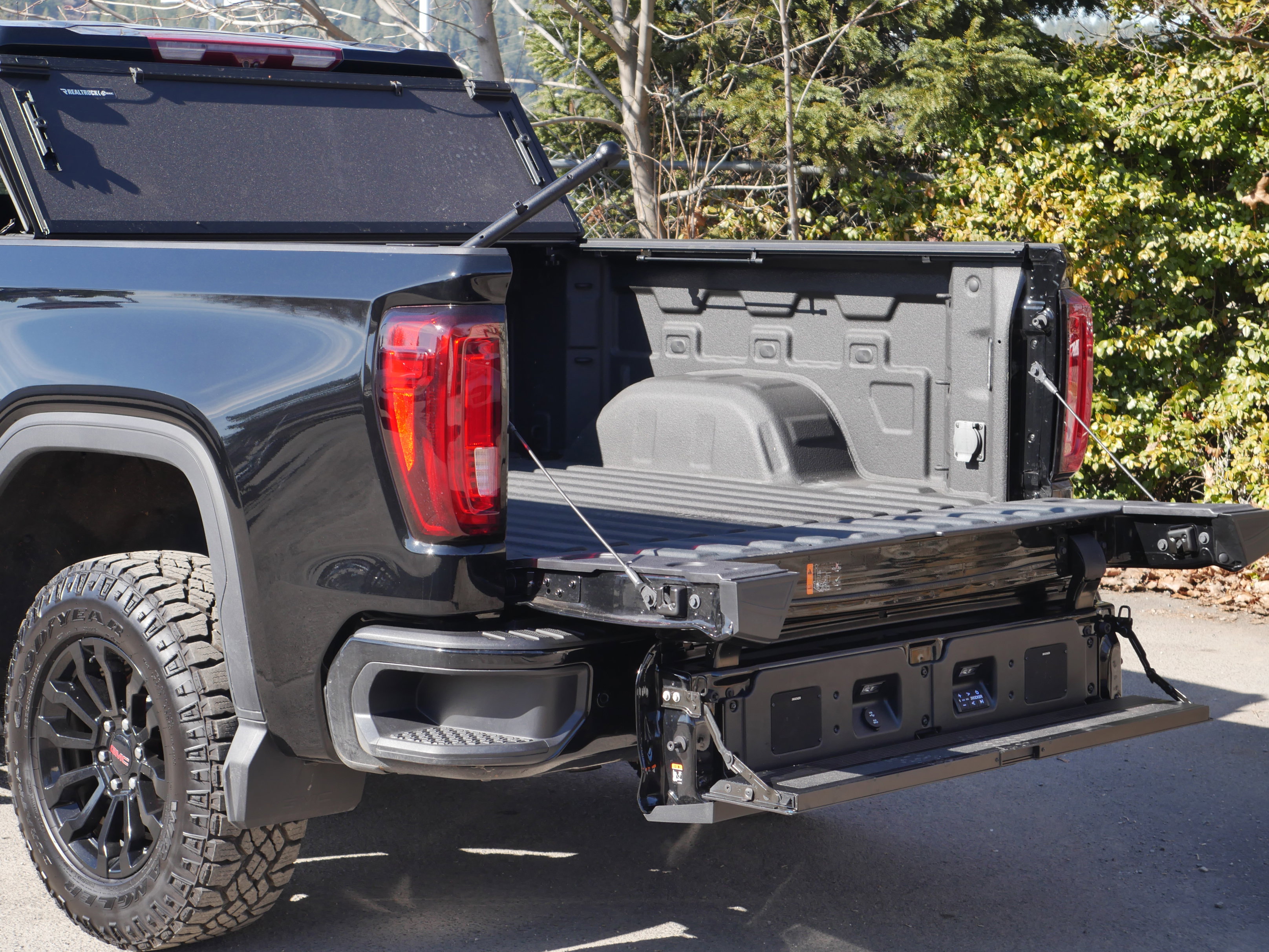 Used 2022 GMC Sierra 1500 AT4X image 25