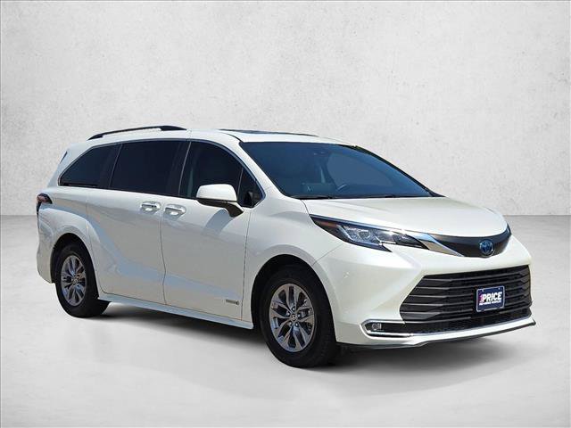 Used 2021 Toyota Sienna XLE FWD image 3