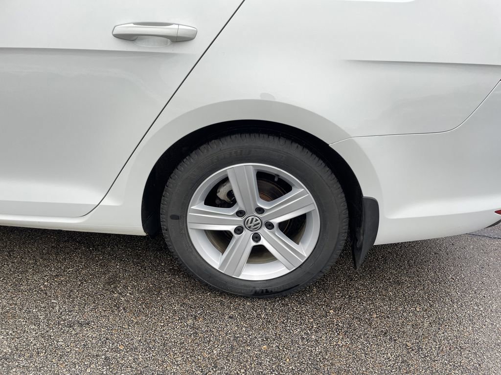 Used 2015 Volkswagen Golf TDI SEL image 10