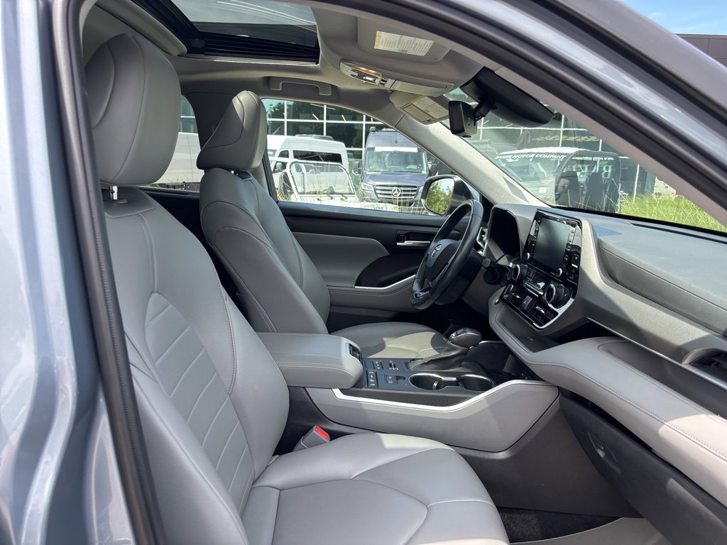 Used 2021 Toyota Highlander XLE image 45