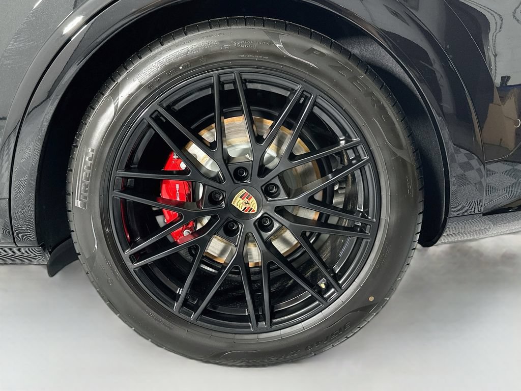 New 2026 Porsche Cayenne GTS AWD/4WD image 32
