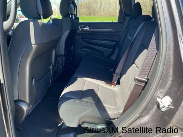 Used 2019 Jeep Grand Cherokee Laredo w/ Security & Convenience Group AWD/4WD image 24