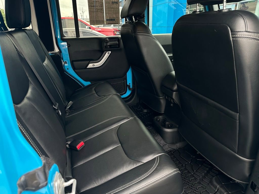 Used 2017 Jeep Wrangler Unlimited Sahara w/ Connectivity Group AWD/4WD image 17