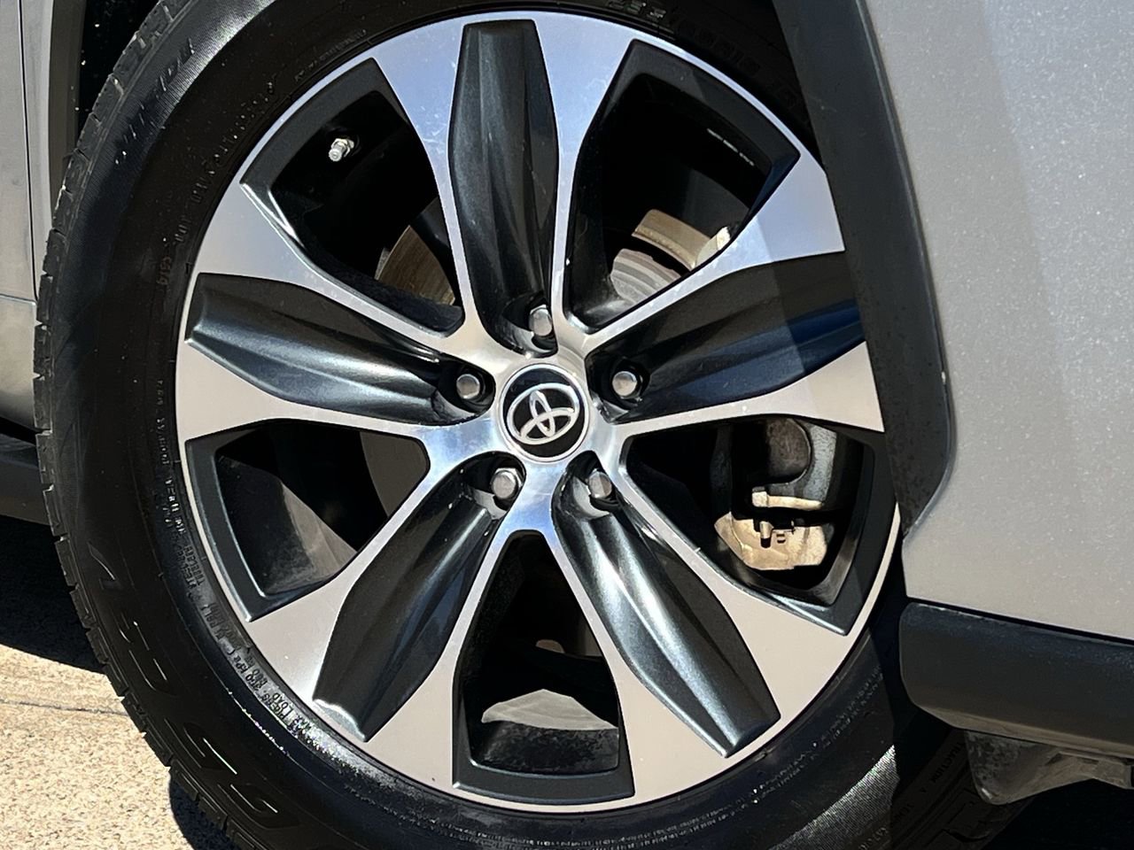 Used 2022 Toyota Highlander XLE image 28