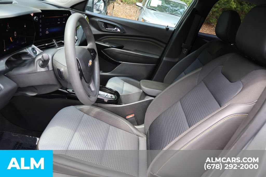 Used 2025 Chevrolet Trax LT FWD image 14