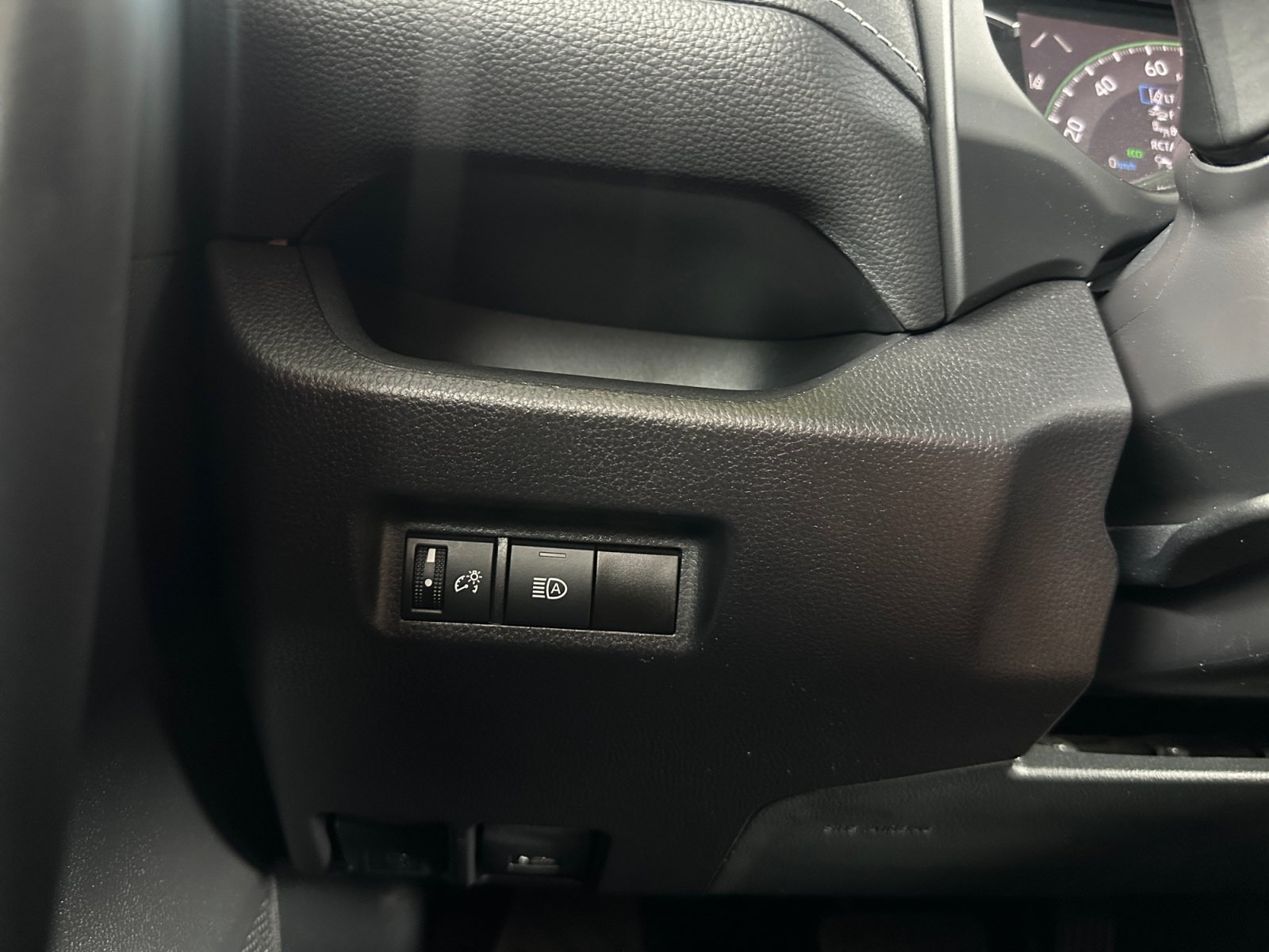 Used 2025 Toyota RAV4 XLE FWD image 18