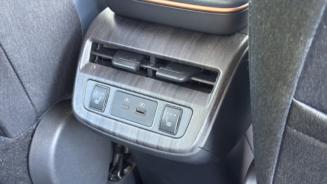 Used 2023 Nissan Ariya AWD/4WD image 31