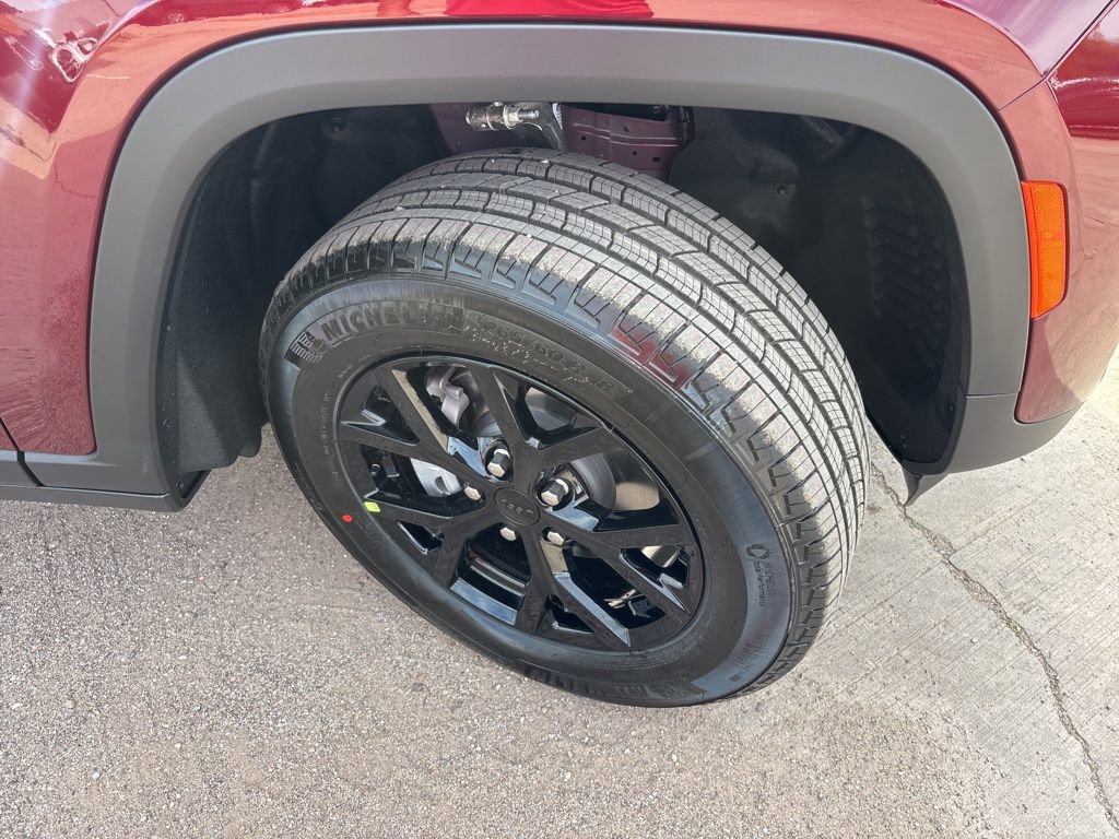 New 2025 Jeep Grand Cherokee Altitude image 12