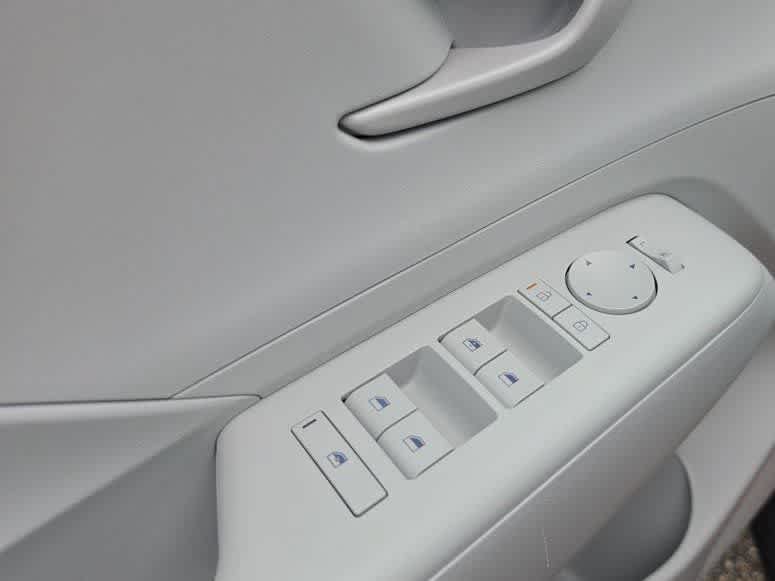 New 2027 Hyundai Kona SE FWD image 17