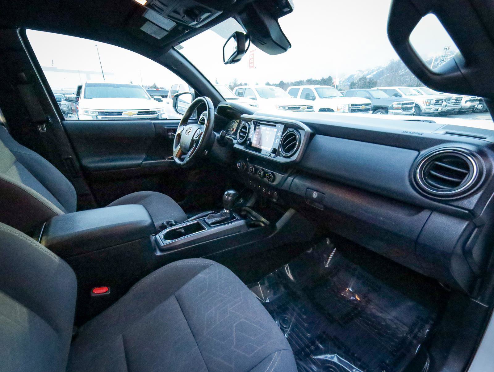 Used 2018 Toyota Tacoma TRD Off-Road w/ Technology Package image 22