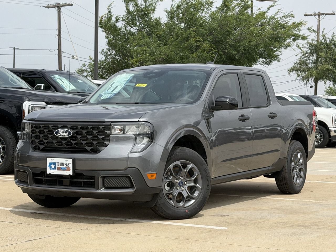 New 2026 Ford Maverick XLT w/ XLT Luxury Package FWD image 2