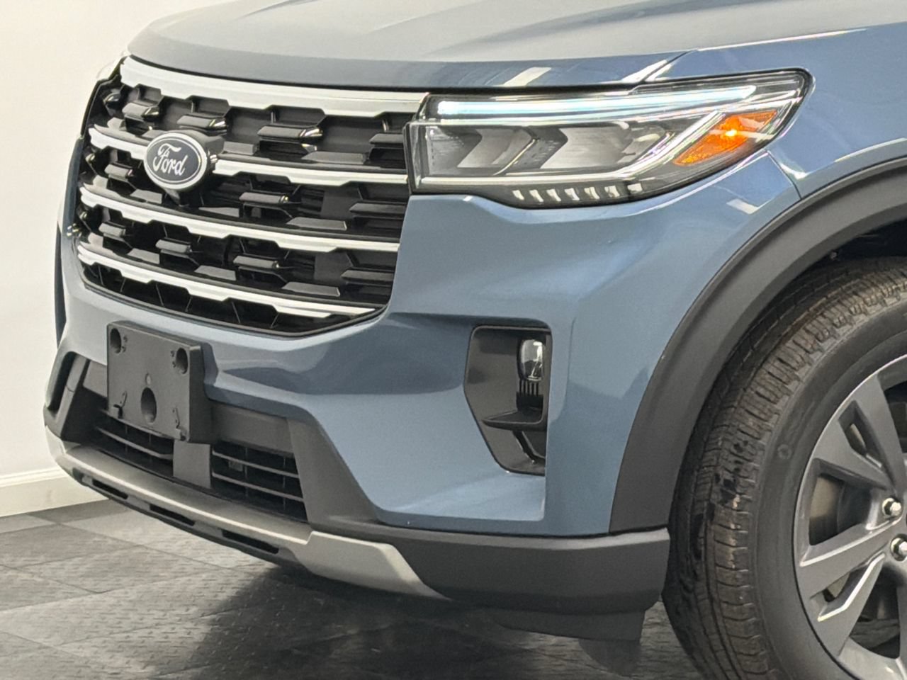 New 2026 Ford Explorer Active w/ Active Comfort Package AWD/4WD image 2