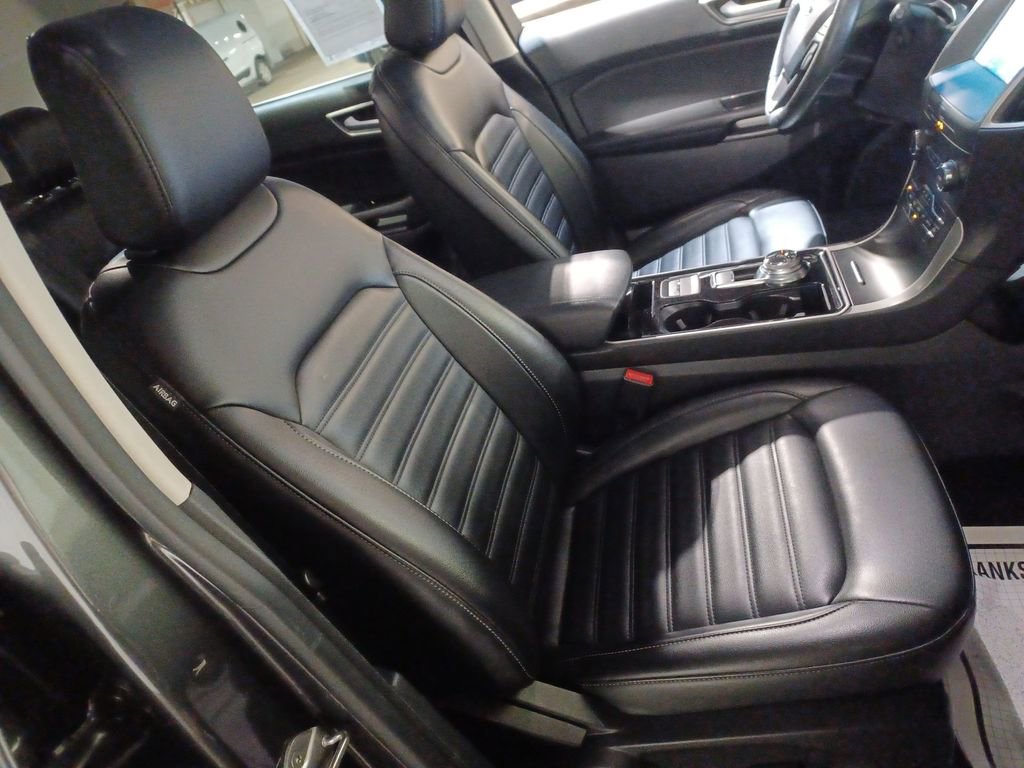Used 2020 Ford Edge SEL image 24