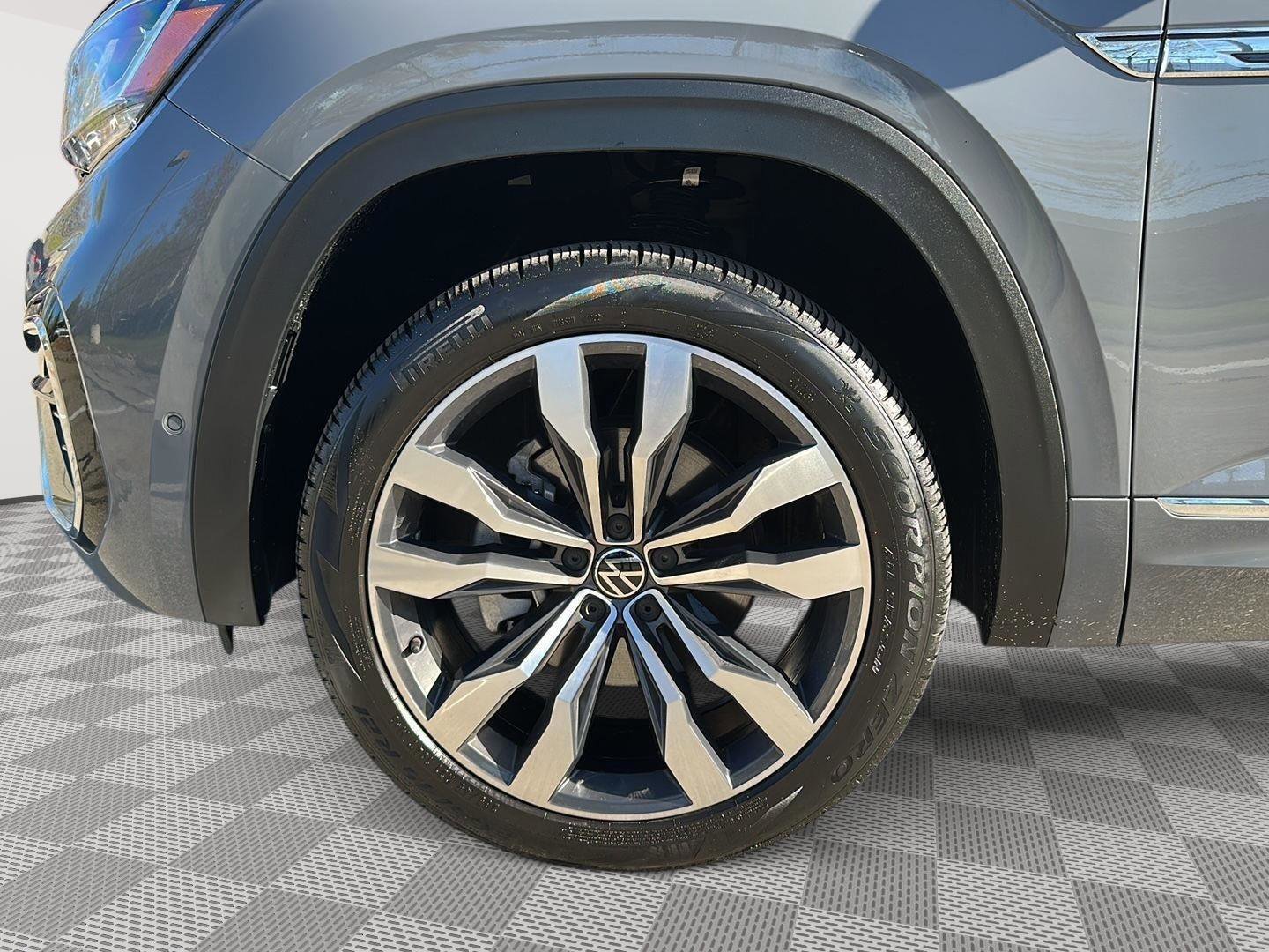 Used 2022 Volkswagen Atlas Cross Sport SEL Premium R-Line AWD/4WD image 9