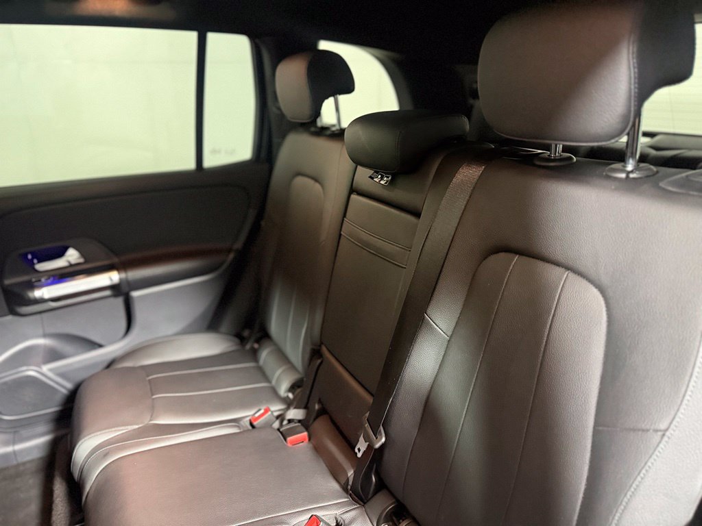 Used 2023 Mercedes-Benz GLB 250 4MATIC w/ Premium Package image 25