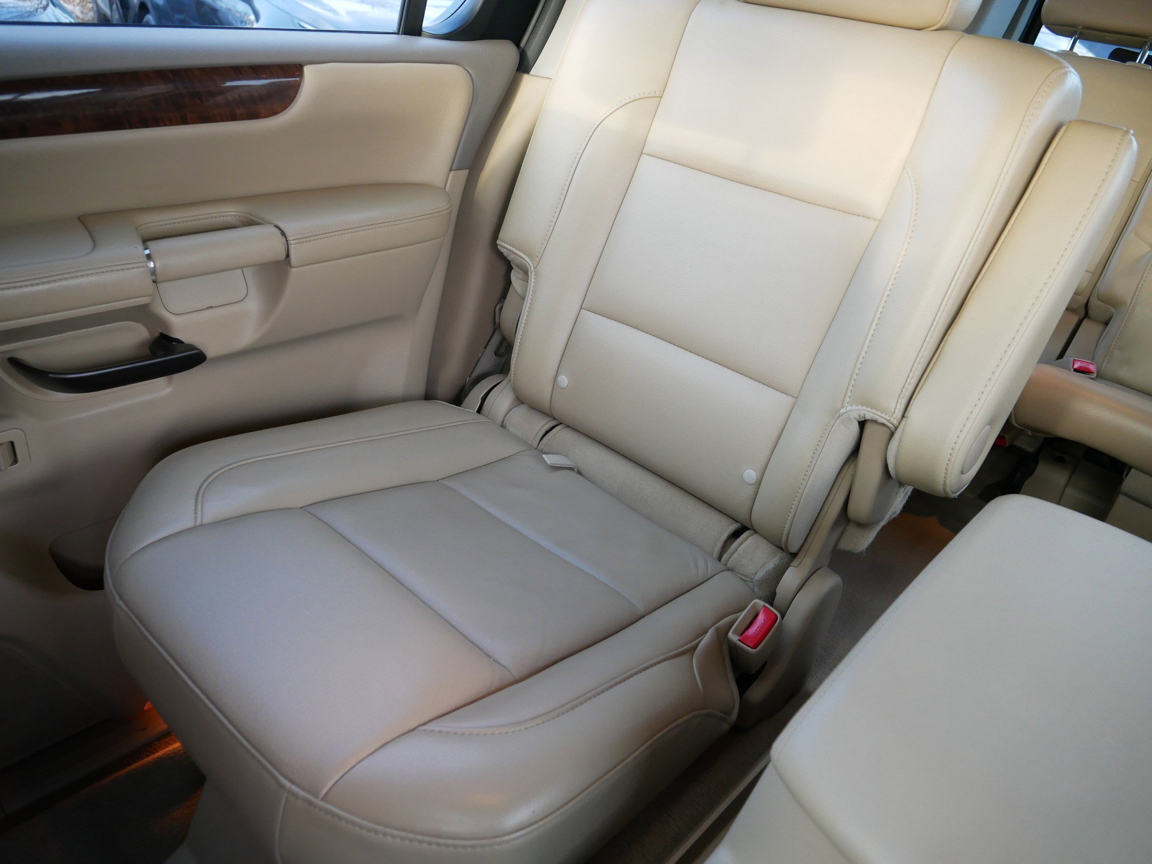 Used 2014 Nissan Armada Platinum w/ 2nd Row Captain Seat Package image 12