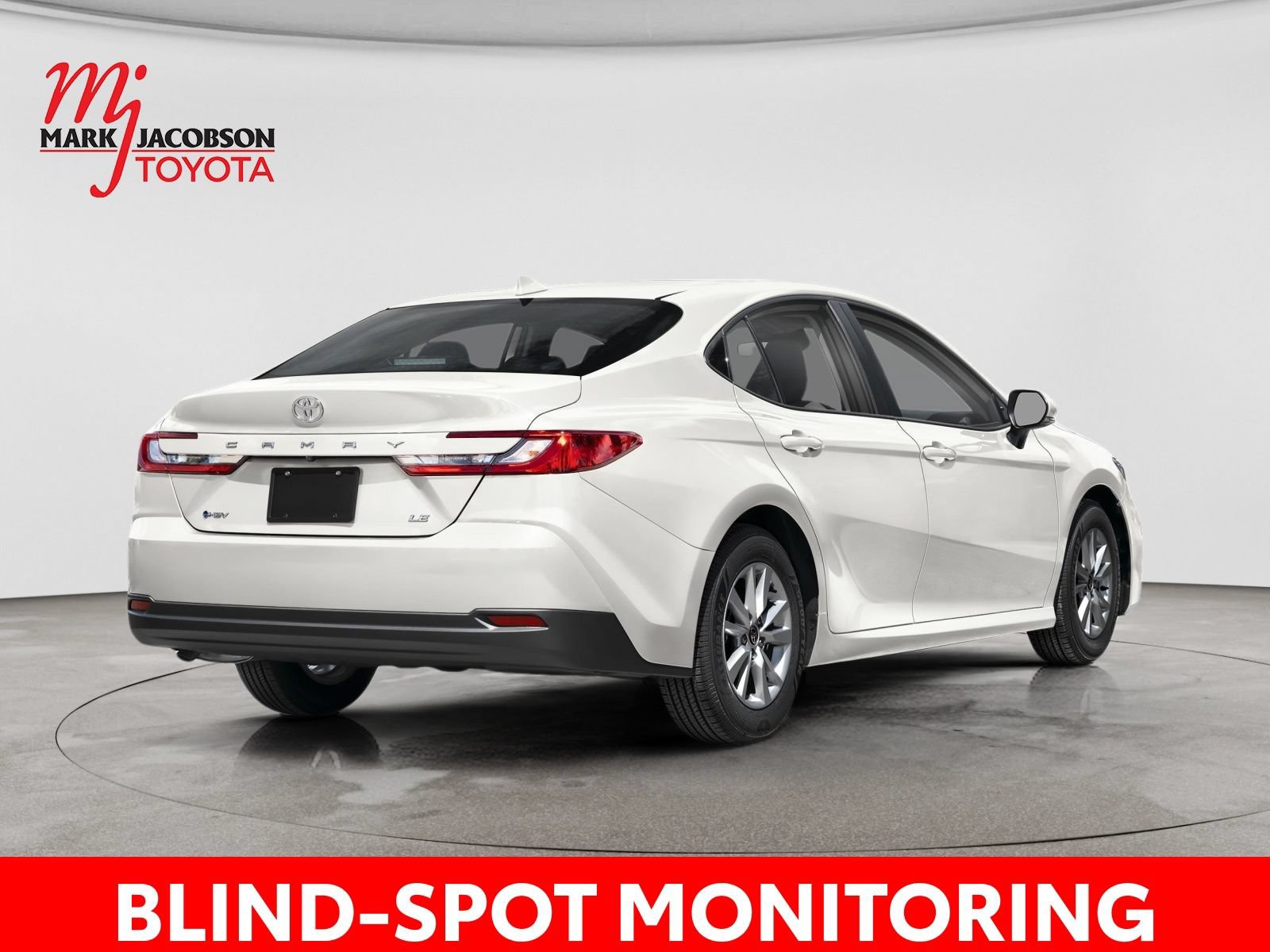 Used 2025 Toyota Camry SE FWD image 3