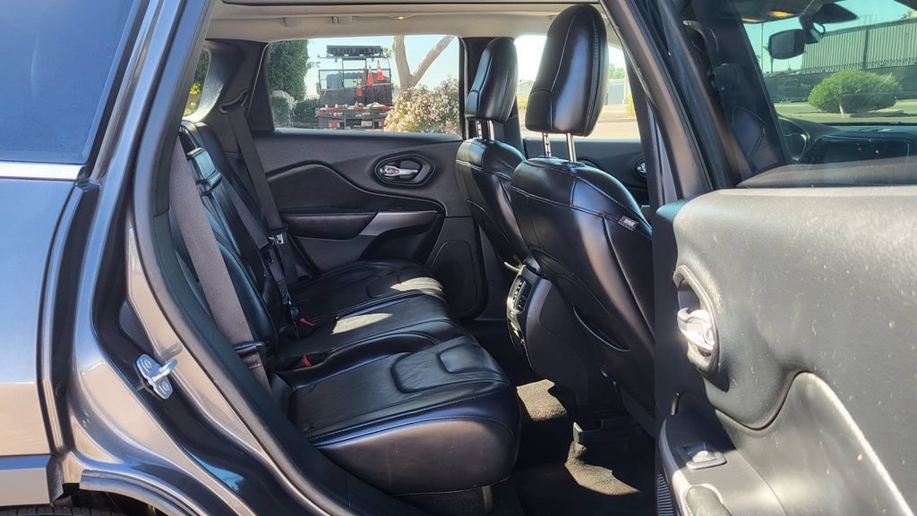 Used 2019 Jeep Cherokee Limited FWD image 23
